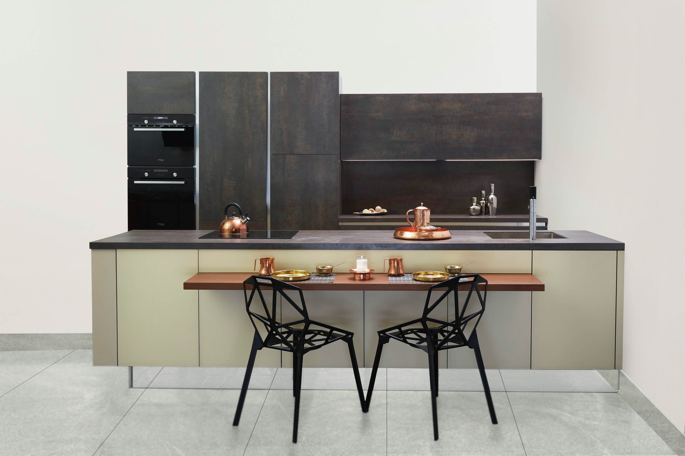 By adding touches of copper homeware accessories to a kitchen this will add personality to your room, and give injections of colour to a hard space. Copper accessories such as copper kettles, glasses, toasters will add personality and style 