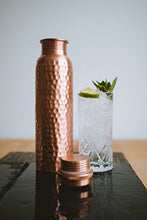 Load image into Gallery viewer, Kosdeg Hammered Copper Water Bottle 1 Liter / 34 Oz Extra Large
